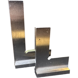  Vinkel, metal. 80 X 50 mm. med fod 85,5 mm.