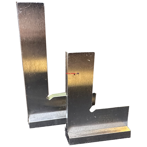  Vinkel, metal. 80 X 50 mm. med fod 85,5 mm.