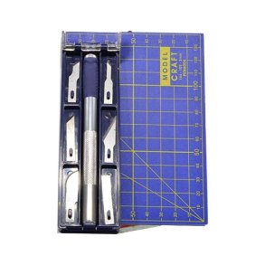 Knivst med 6 knivblade og skreplade